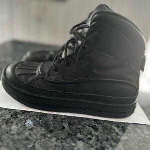 Nike acg kids boots Size 3Y